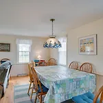 Chatham Getaway With Sunroom Walk To Beach!