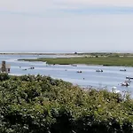 Chatham Family Retreat:Tennis,Water Views&Access!