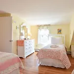 Lovely Home Near Bike Path Dog Welcome!
