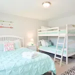 Wrap-Around Porch Mins To Beach
