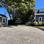 Downtown Chatham Walk To All Amenities: 4 Bedroom+