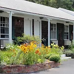The Chatham Motel