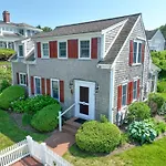 Walk To Main St And Oyster Pond In Chatham