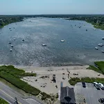 Walk To Main St And Oyster Pond In Chatham