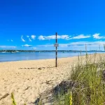 Close To Bike Path 1 Mile To Beaches
