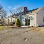 Chatham Home With Spacious Deck 2 Mi To Beaches!