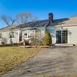 Chatham Home With Spacious Deck 2 Mi To Beaches!