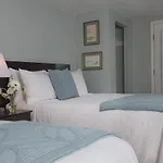 Chatham Seafarer Inn