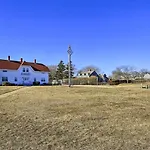 Chatham Home About 1 Mi To Town And Oyster Pond Beach