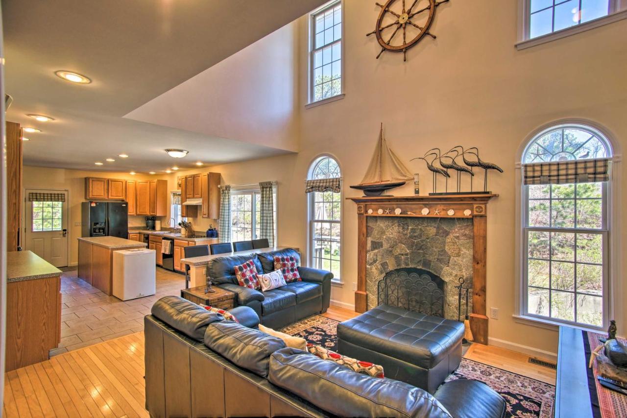 Holiday home 1 Mi To With Fire Pit And Bbq In Cape Cod!