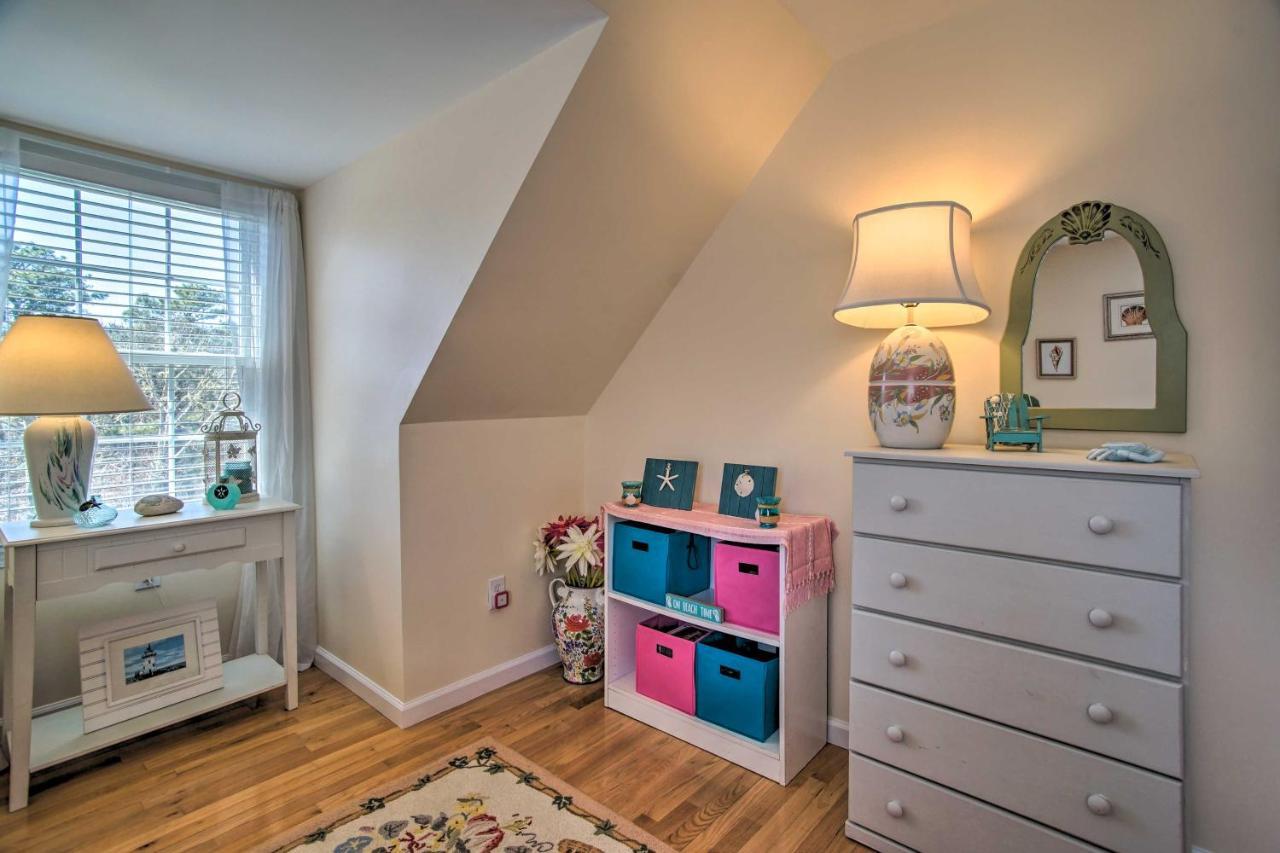 1 Mi To With Fire Pit And Bbq In Cape Cod! Holiday home Chatham