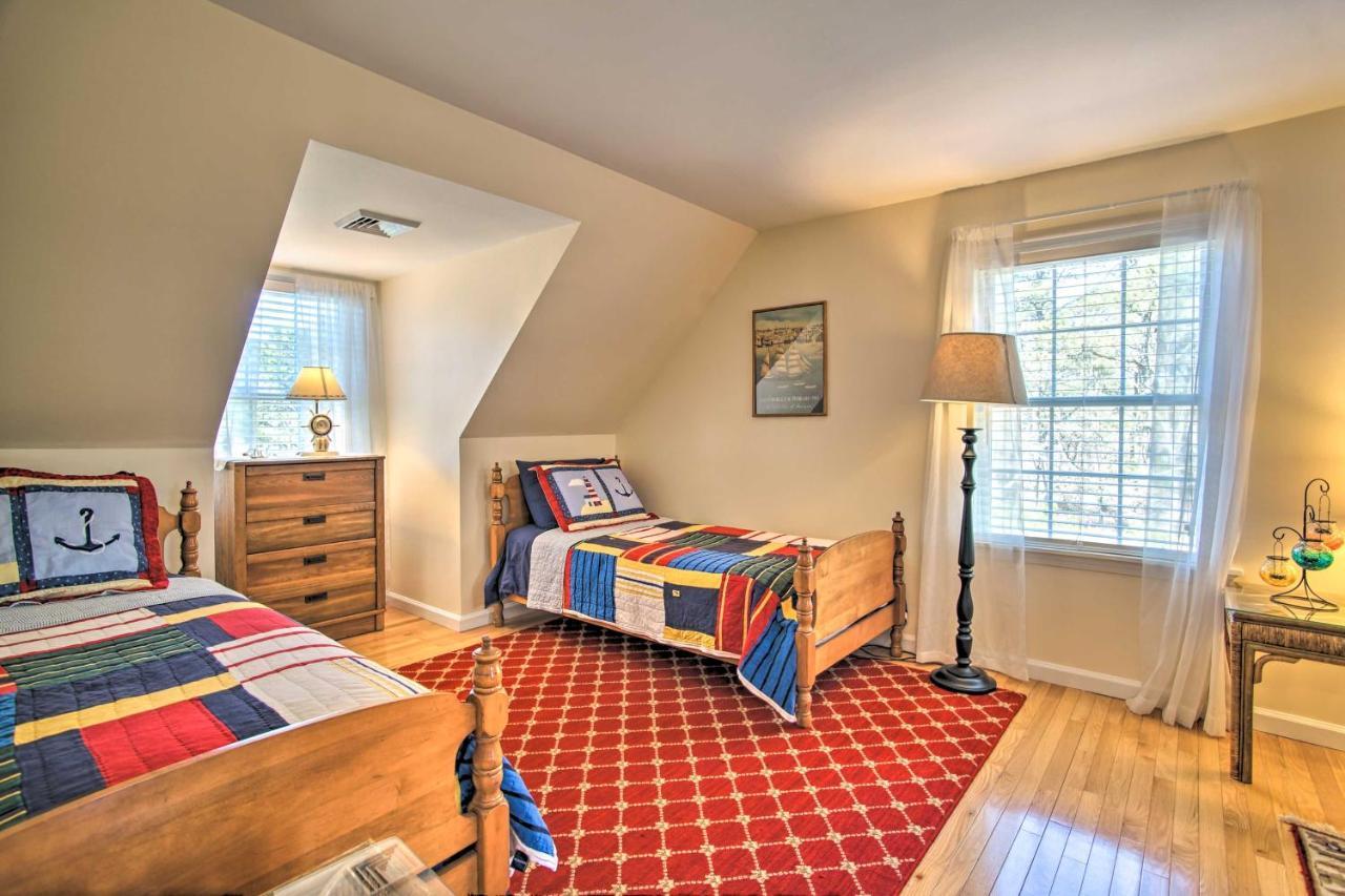 Holiday home 1 Mi To With Fire Pit And Bbq In Cape Cod!
