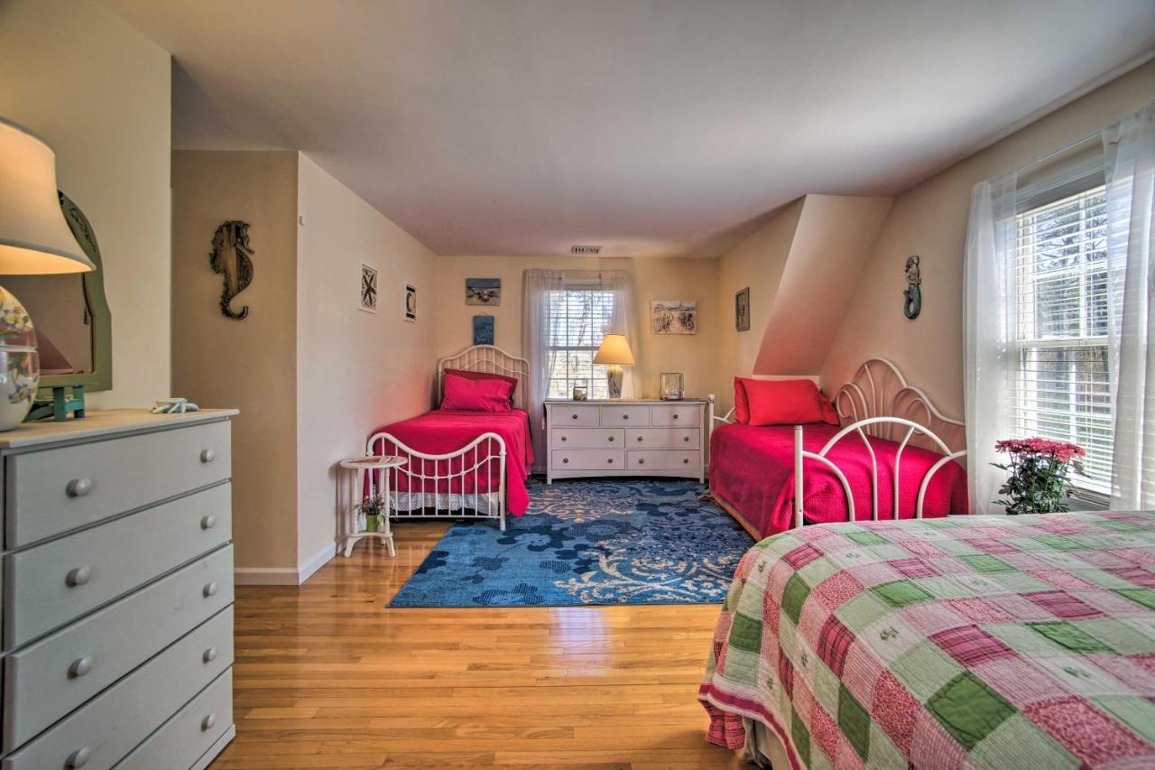 1 Mi To With Fire Pit And Bbq In Cape Cod! Holiday home