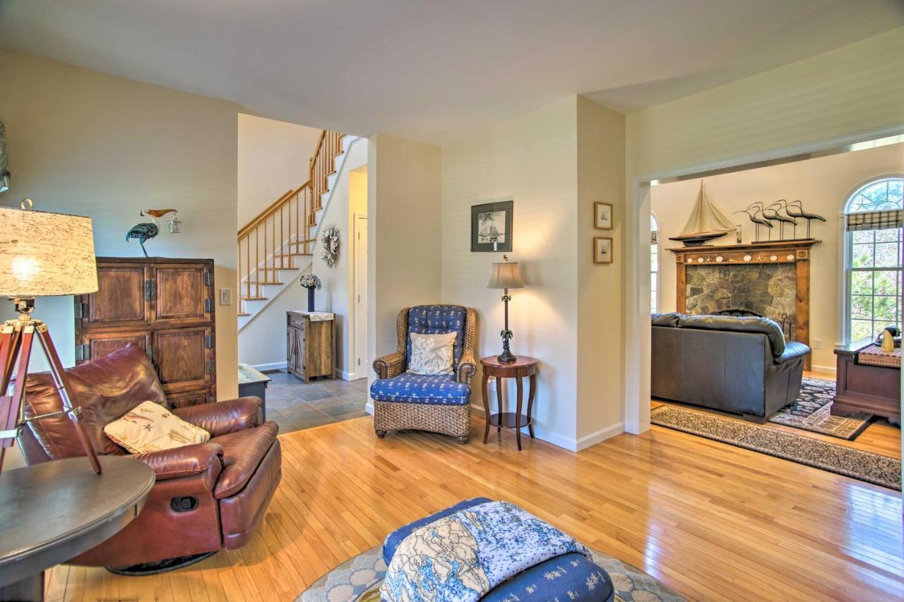 Holiday home 1 Mi To With Fire Pit And Bbq In Cape Cod!