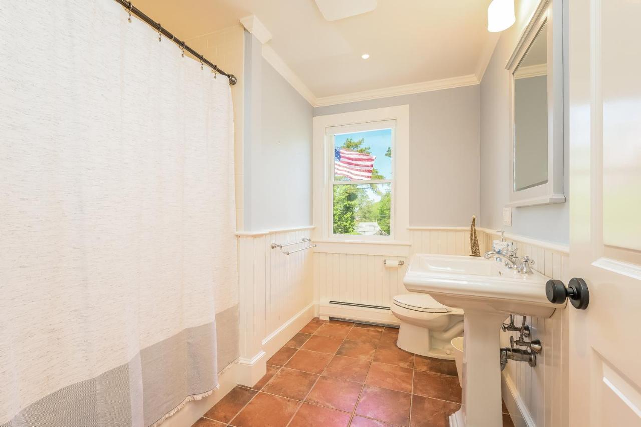 93 Bucks Creek Road Cape Cod - - Coastal Charm Holiday home Chatham