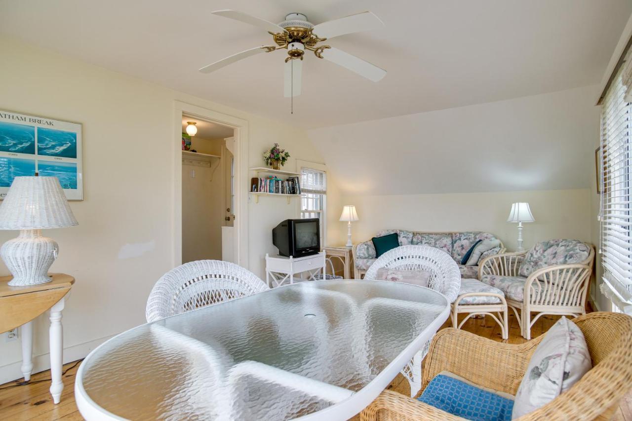 Getaway With Sunroom Walk To Beach! Holiday home Chatham