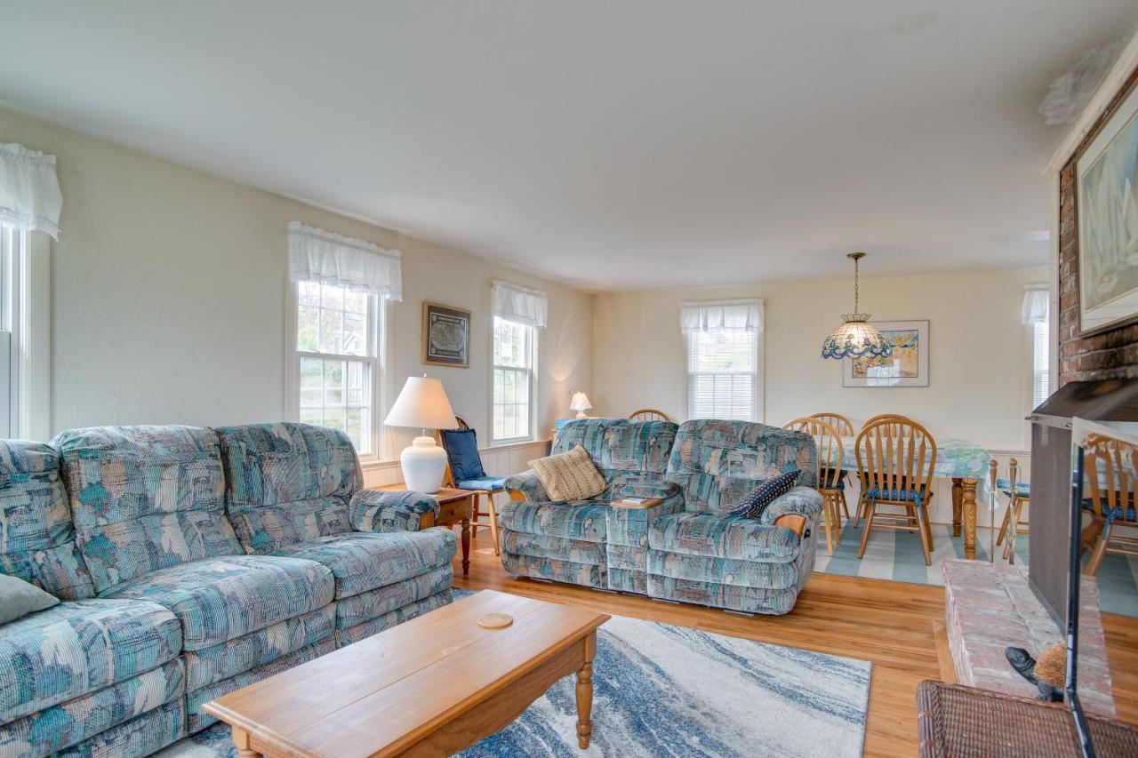 Getaway With Sunroom Walk To Beach! Holiday home *