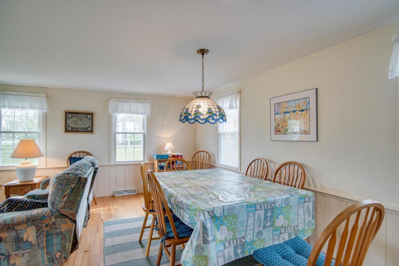 Getaway With Sunroom Walk To Beach! Holiday home