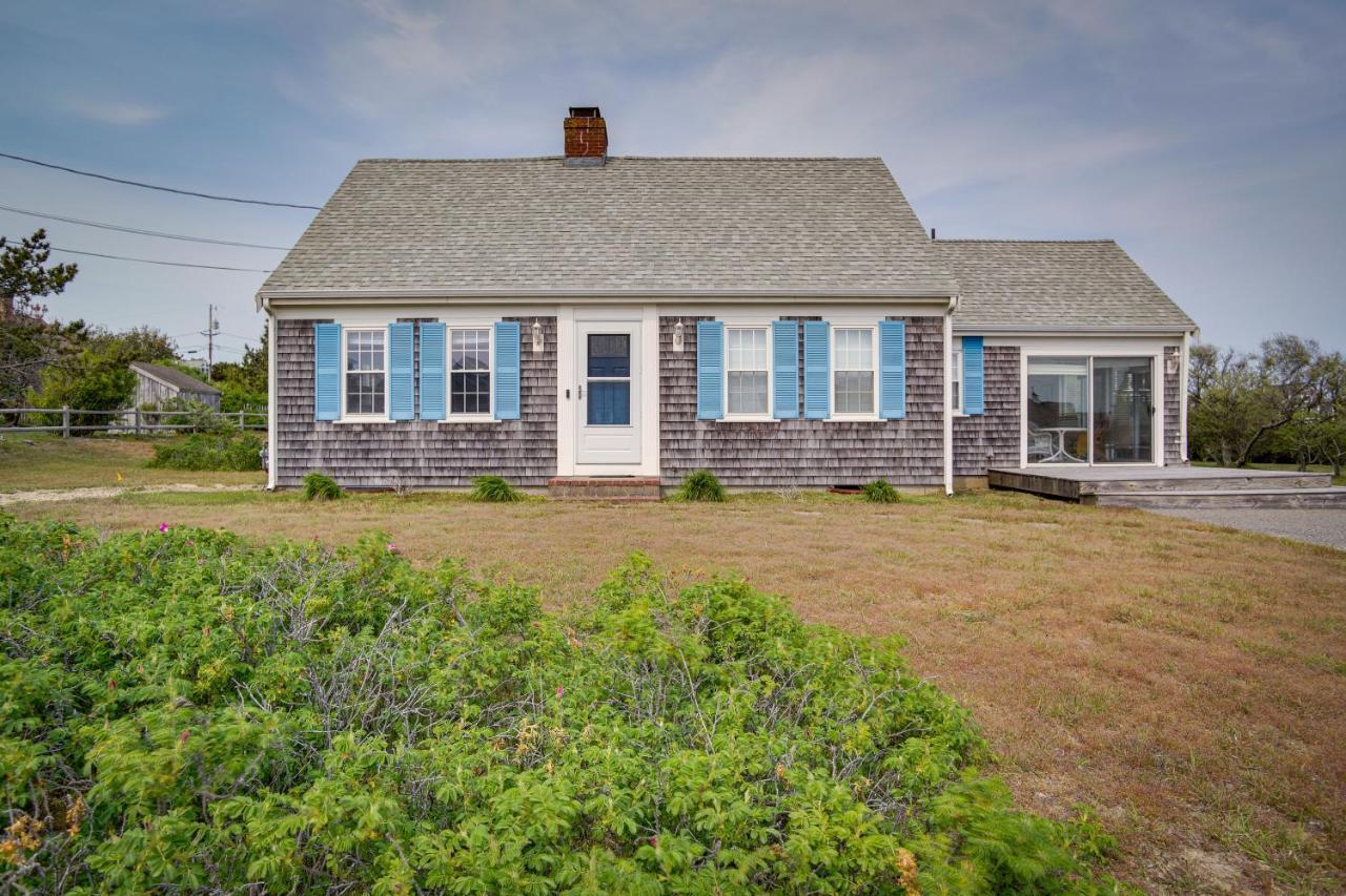 Getaway With Sunroom Walk To Beach!