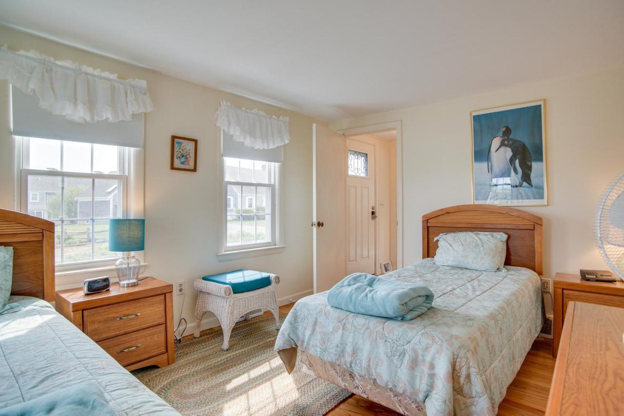 Holiday home Getaway With Sunroom Walk To Beach! *