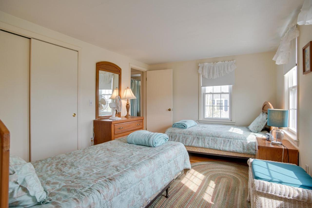 Getaway With Sunroom Walk To Beach!
