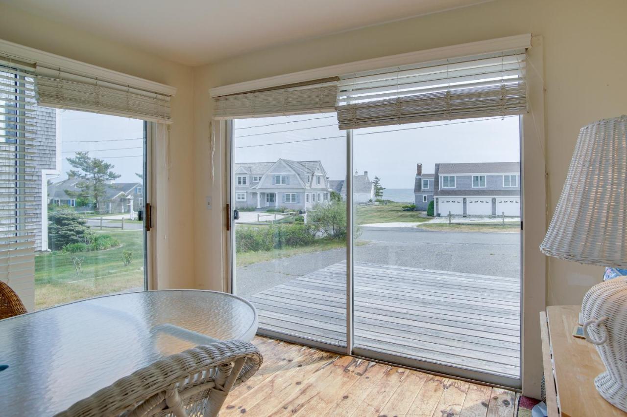 Holiday home Getaway With Sunroom Walk To Beach!