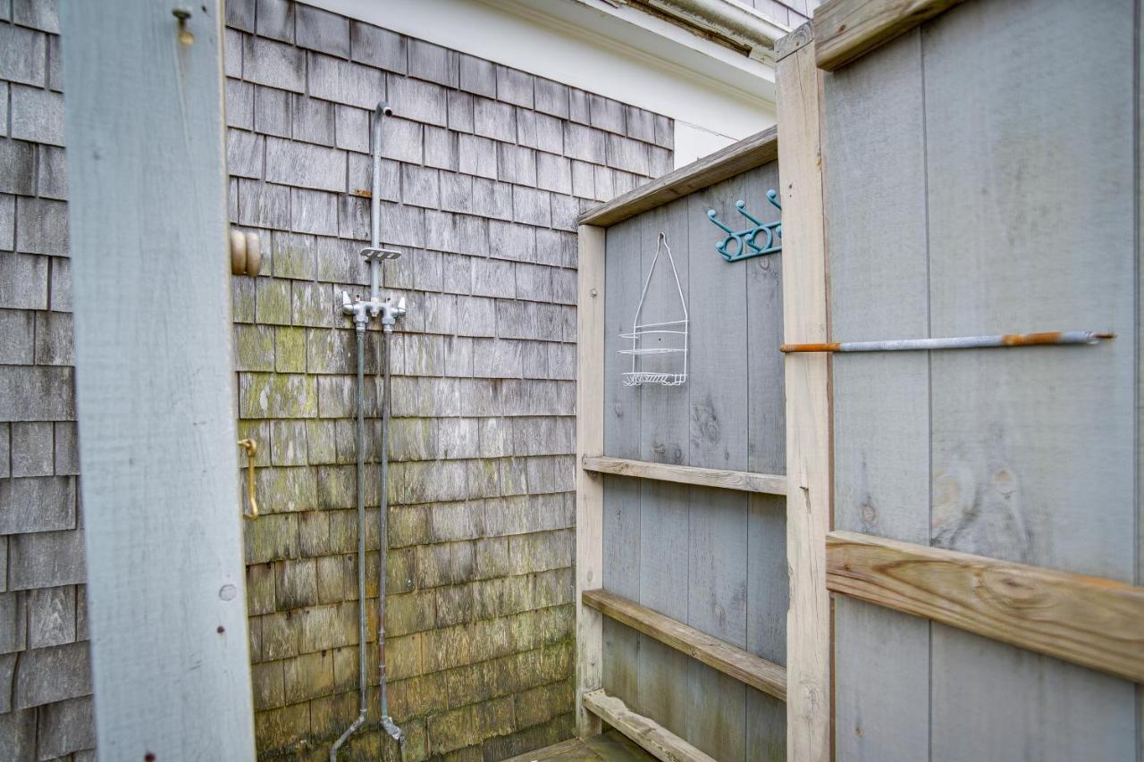 Holiday home Getaway With Sunroom Walk To Beach!