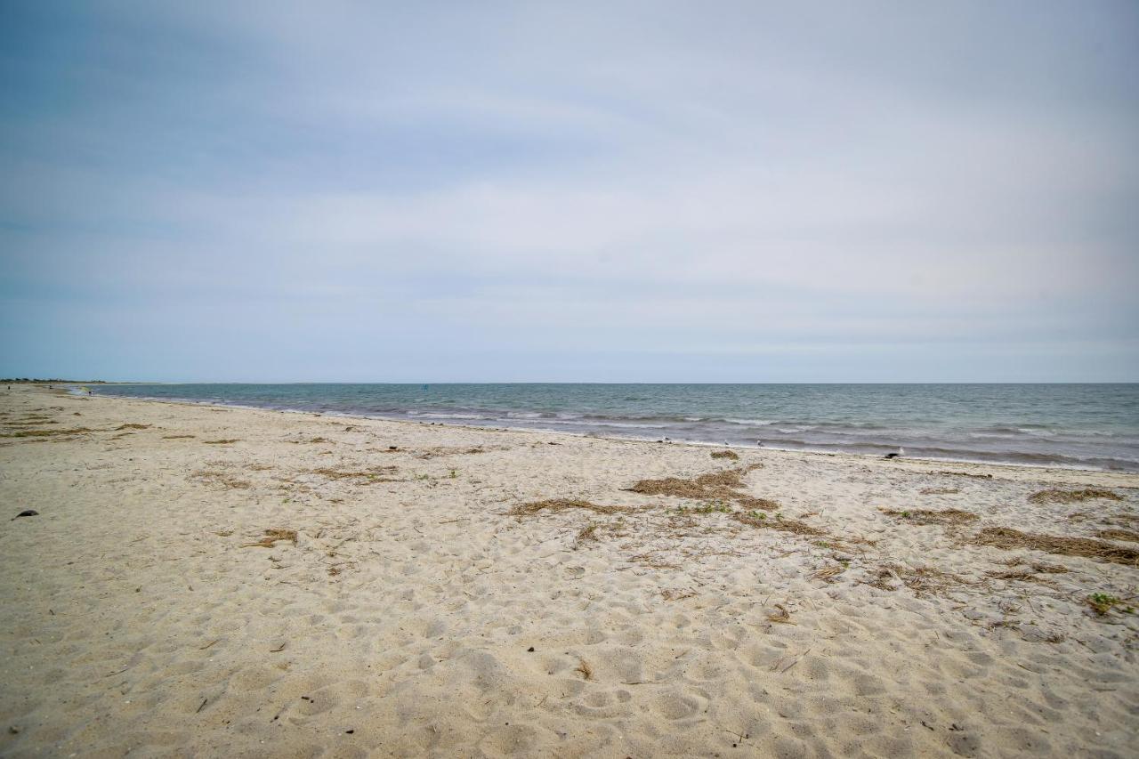 Getaway With Sunroom Walk To Beach! Chatham