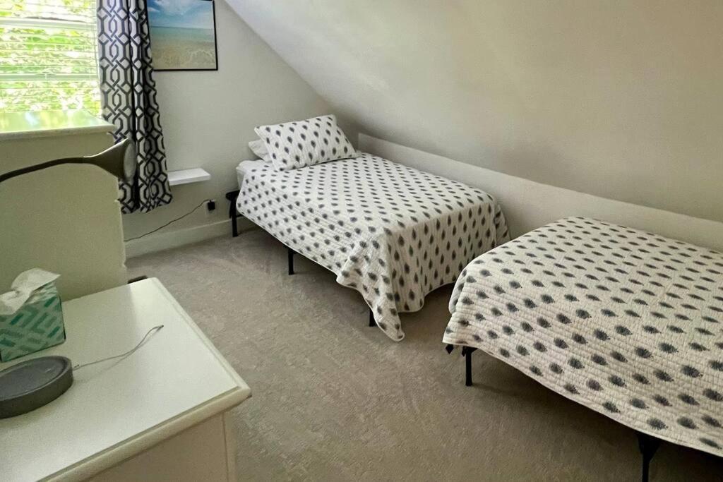 Holiday home Downtown Walk To Amenities: 4 Bedroom+