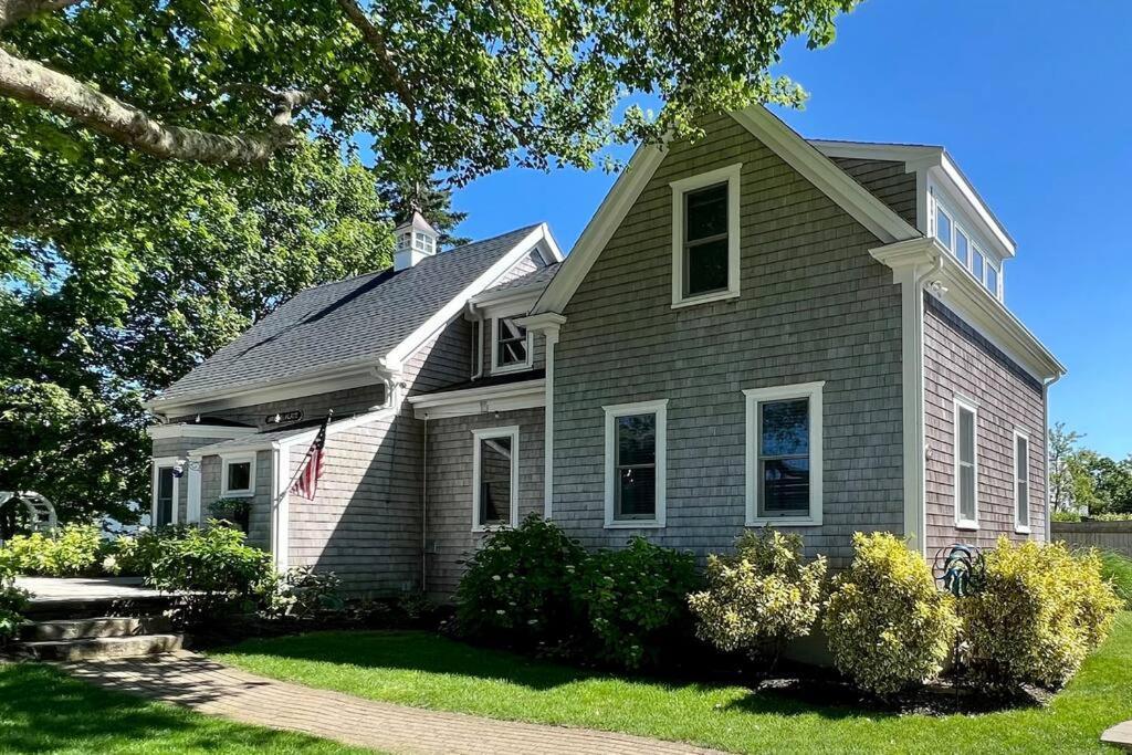 Downtown Walk To Amenities: 4 Bedroom+