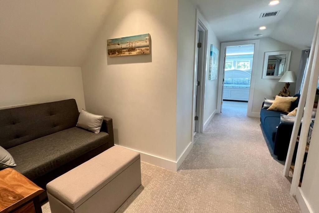 Holiday home Downtown Walk To Amenities: 4 Bedroom+ Chatham