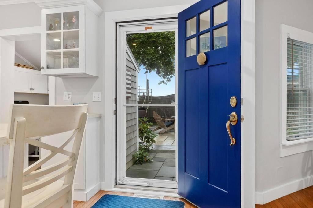 Downtown Walk To Amenities: 4 Bedroom+ Holiday home Chatham