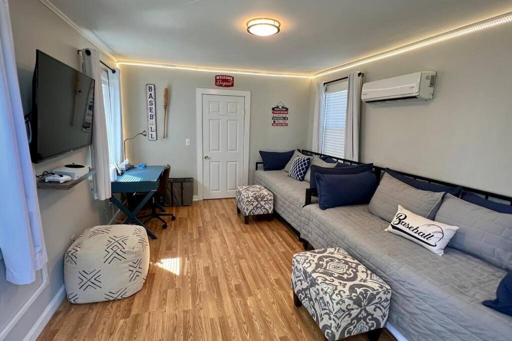 Holiday home Downtown Walk To Amenities: 4 Bedroom+