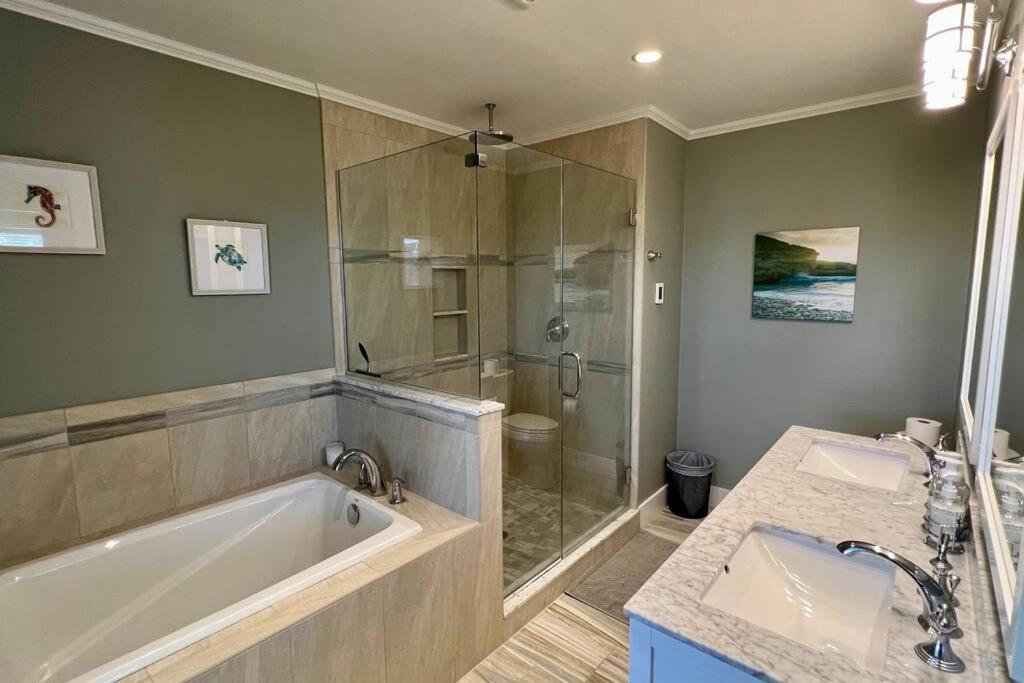 Holiday home Downtown Walk To Amenities: 4 Bedroom+