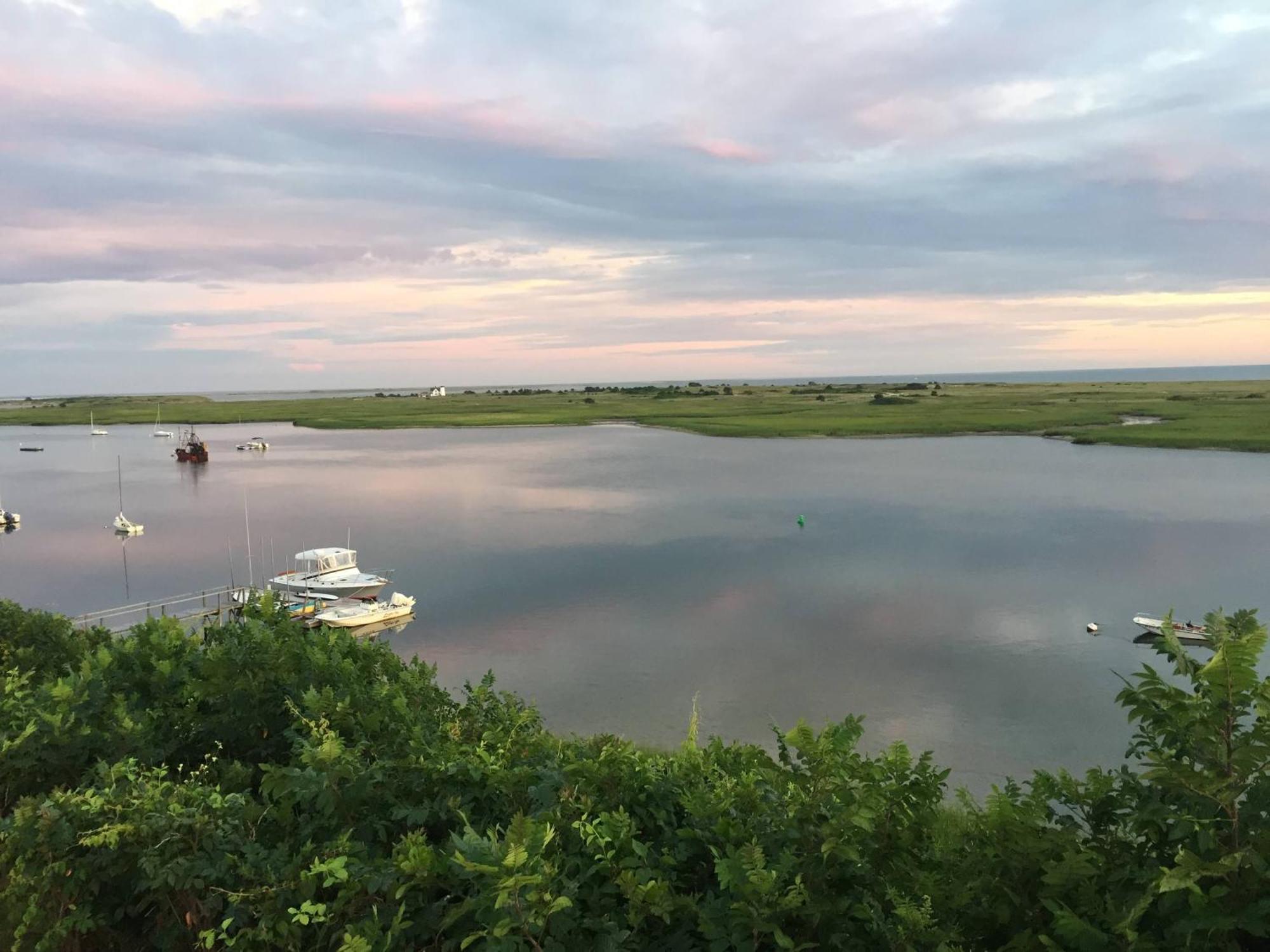 Family Retreat:tennis,water Views&access!