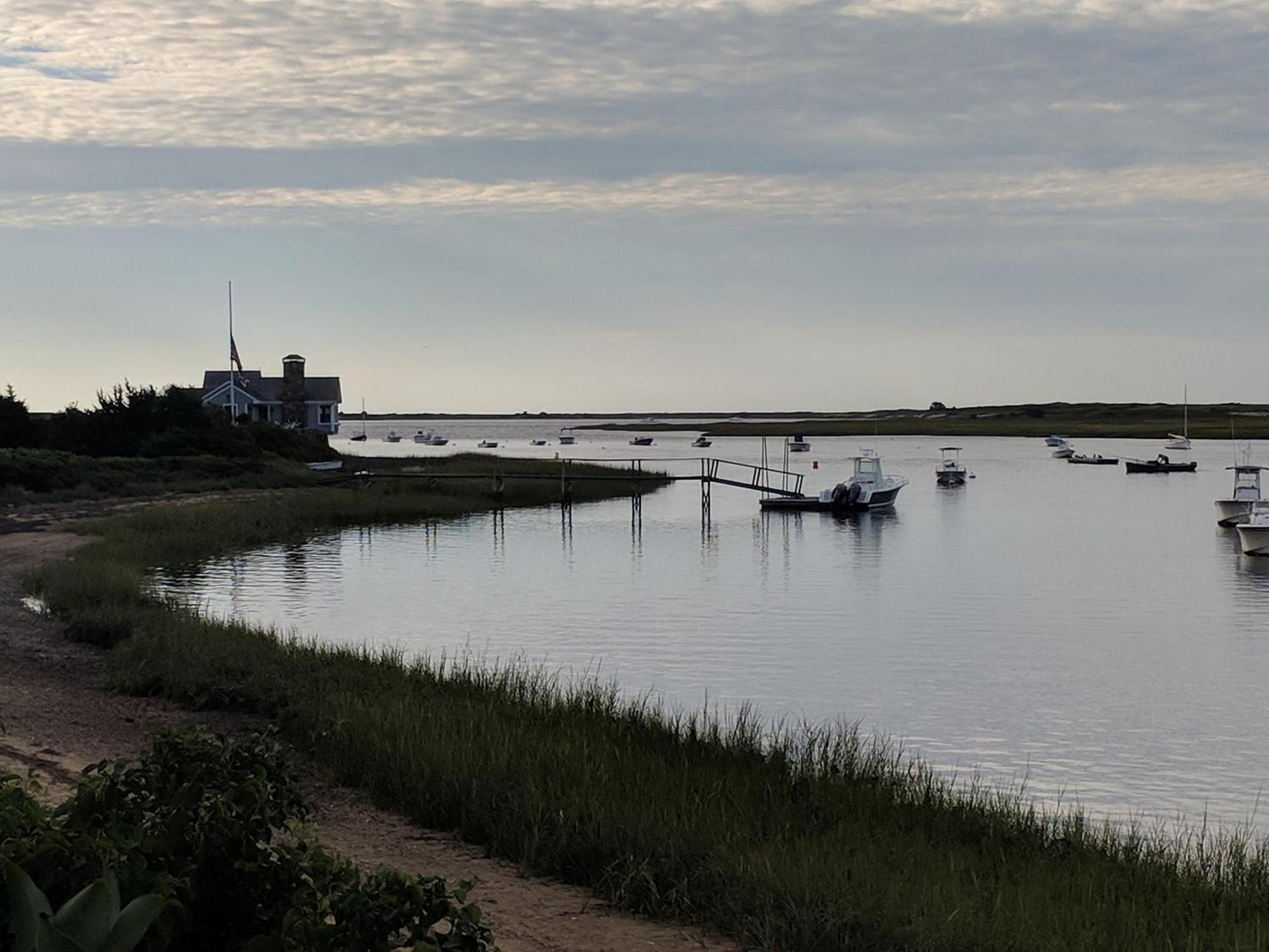 Family Retreat:tennis,water Views&access! Holiday home Chatham