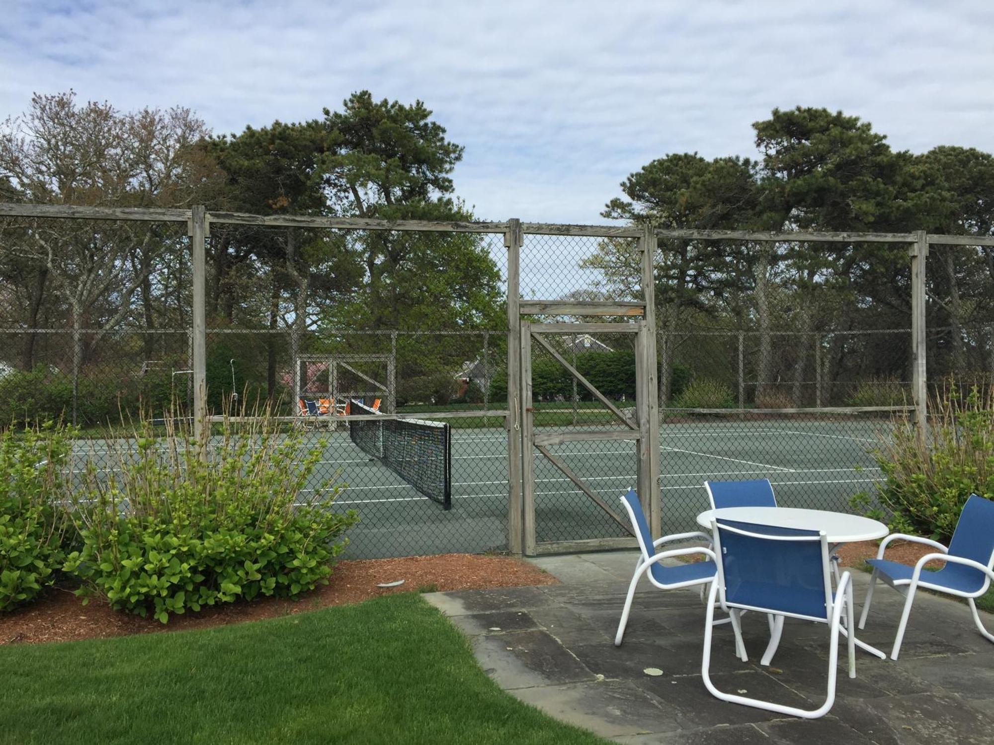 Family Retreat:tennis,water Views&access! Holiday home Chatham