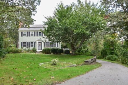 Bring Your Pups To Direct Access To The Cape Cod Rail Trail Holiday home Chatham