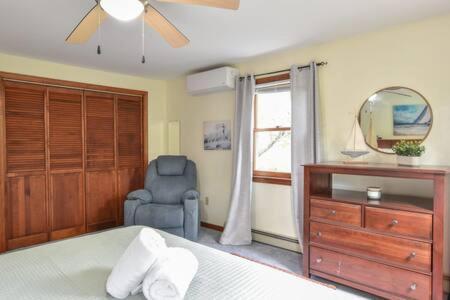 Bring Your Pups To Direct Access To The Cape Cod Rail Trail Holiday home *