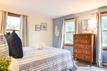 Holiday home Bring Your Pups To Direct Access To The Cape Cod Rail Trail Chatham
