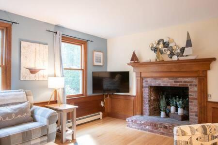 Bring Your Pups To Direct Access To The Cape Cod Rail Trail Holiday home