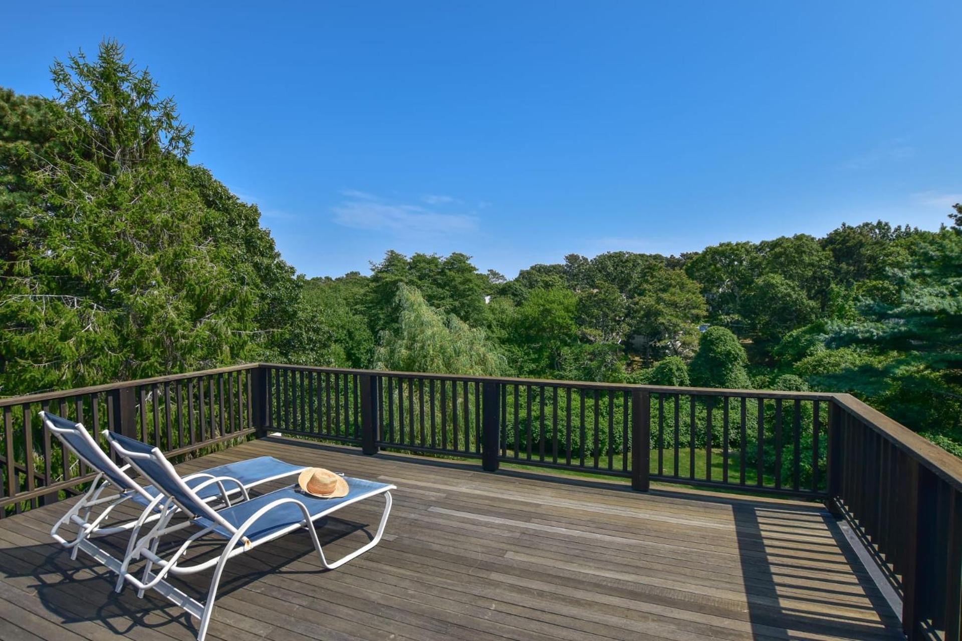 Game Rooftop Deck Fire Pit! Holiday home