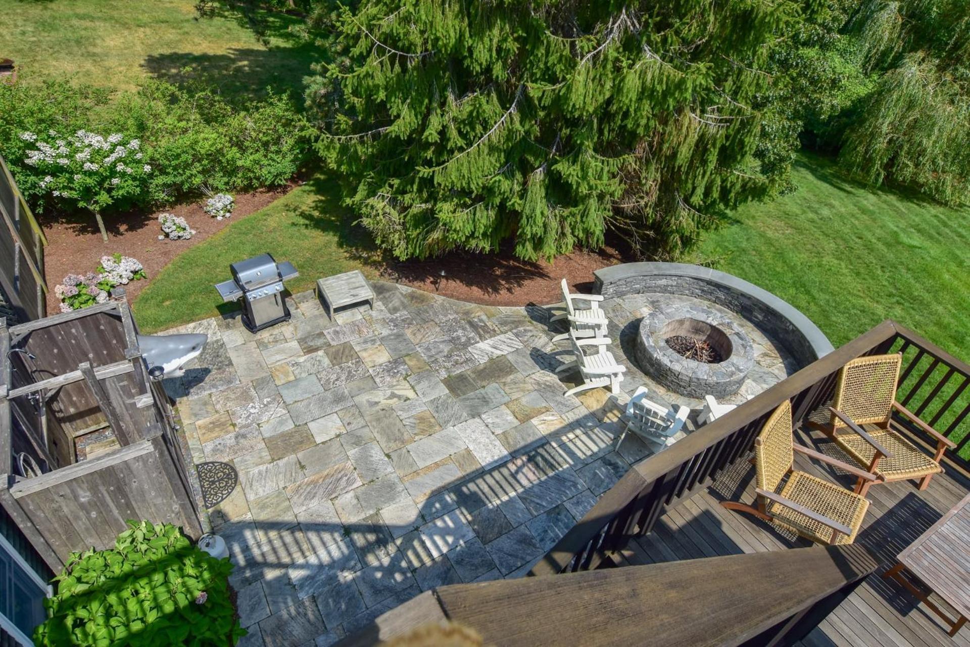 Holiday home Game Rooftop Deck Fire Pit!