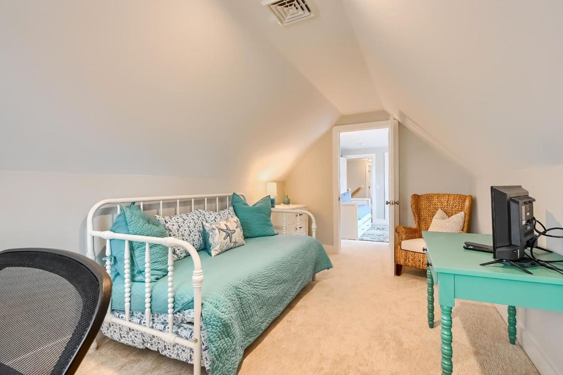 Holiday home 129 Hardings Road Cape Cod - - Latitude Adjustment *