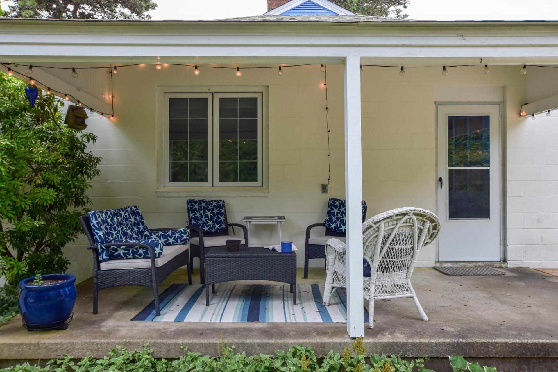 Updated House Deck Outdoor Shower! Holiday home *