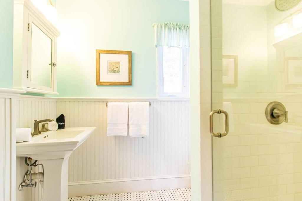 Holiday home Updated House Deck Outdoor Shower!