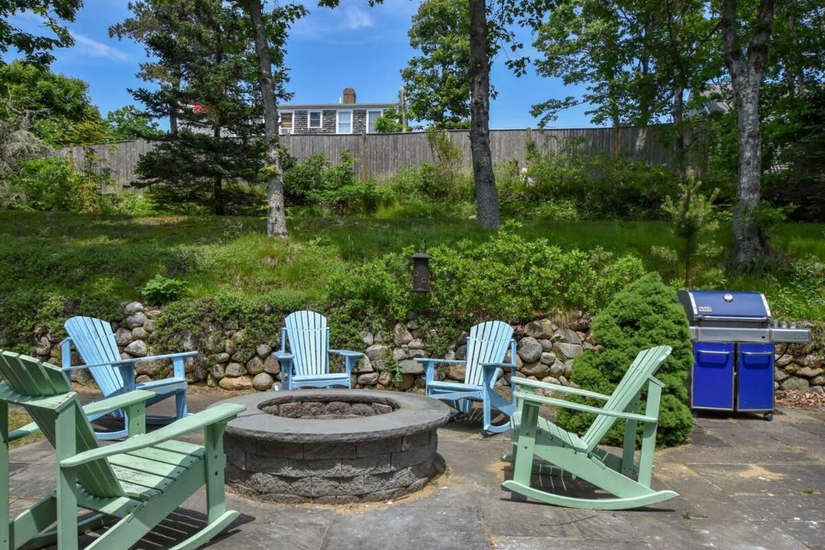 Spacious W Large Outdoor Area Fire Pit Holiday home *