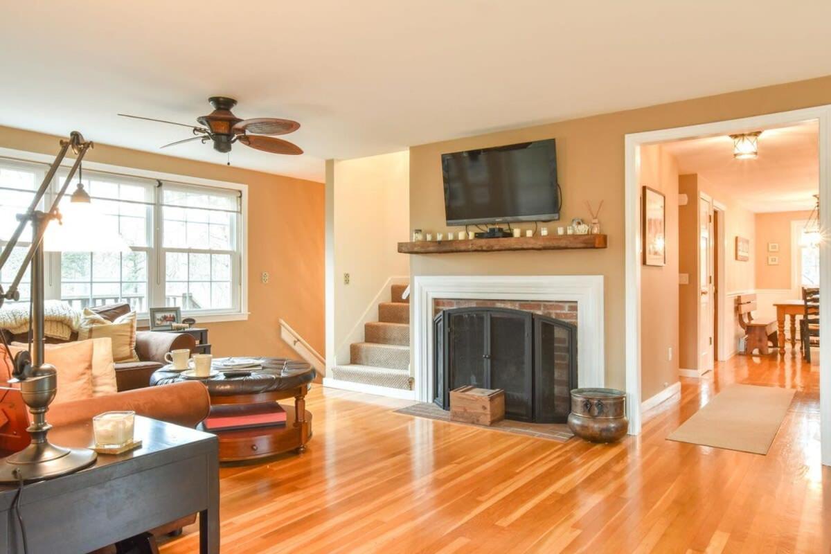 Spacious W Large Outdoor Area Fire Pit * Chatham