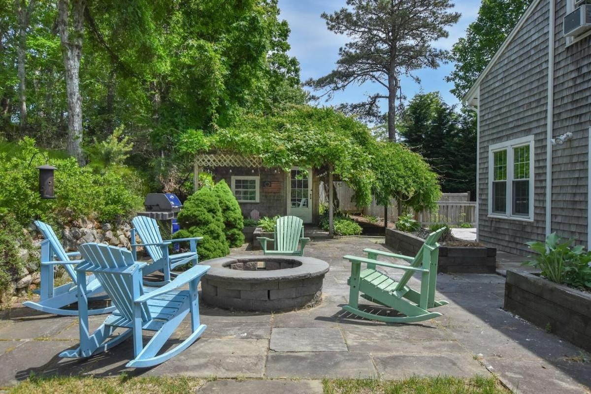 Spacious W Large Outdoor Area Fire Pit Chatham