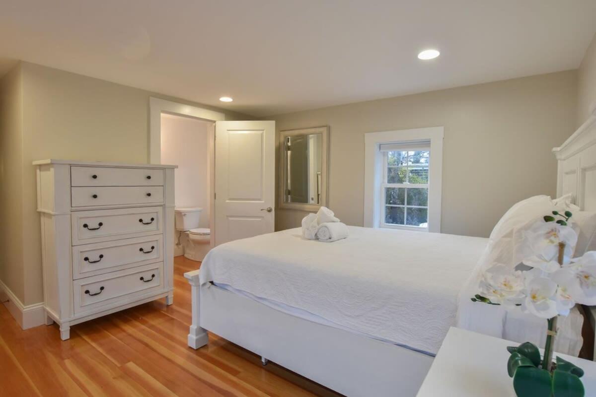 Centrally Located W Patio Fire Pit * Chatham